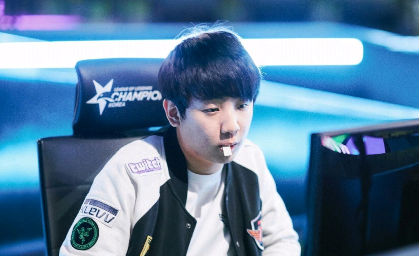 对方铲倒 对方铲倒