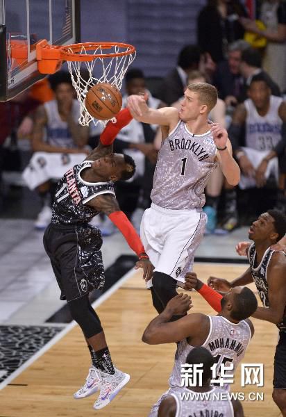 斯送出三双 斯送出三双