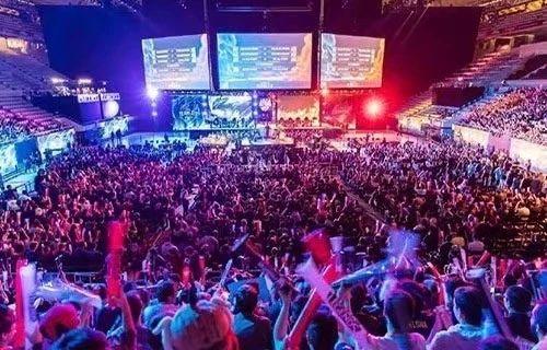 人低调地坐 人低调地坐